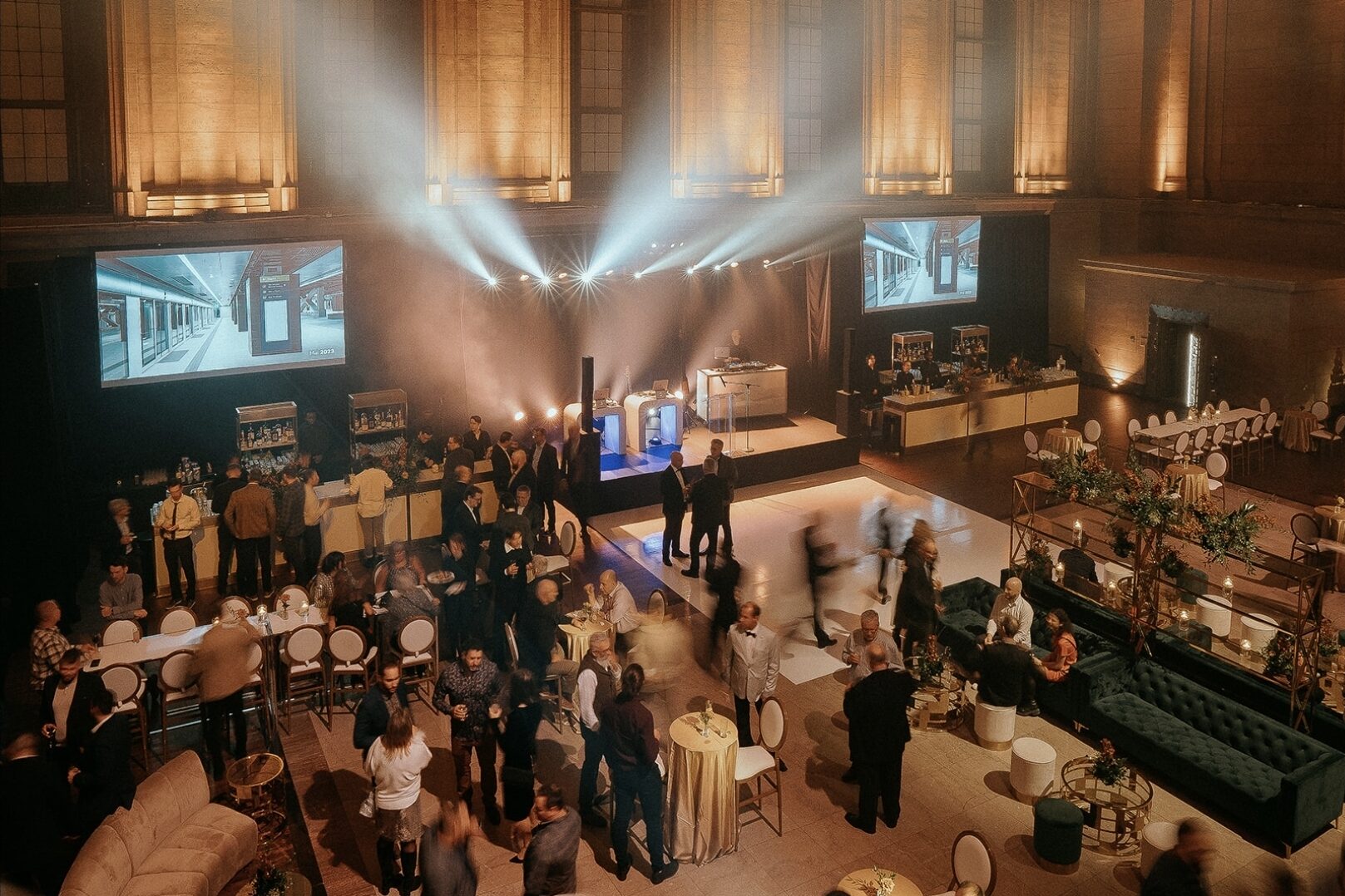 Planification d’événement d’entreprise clé en main à Montréal, Tremblant ou dans les Laurentides | Turnkey corporate event planning in Montreal, Tremblant or the Laurentians by NICKPROD